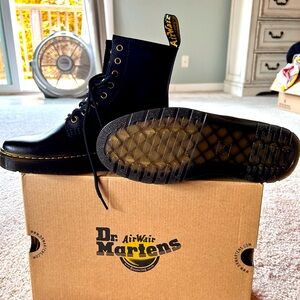 Dr. Marten Zavala Black boots sz 8L/39EU NIB